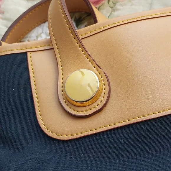 Dooney & Bourke Purse - Picture 4 of 10